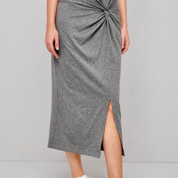 Split hem skirt. 🎀 - Picture 6 of 7